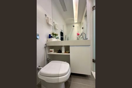 Apartamento para alugar com 70m², 3 quartos e 1 vaga Apartamento para alugar com 70m², 3 quartos e 1 vagaBanheiro da Suíte