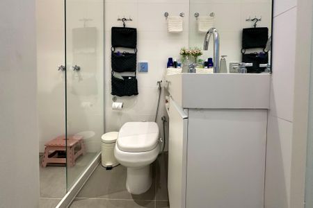 Apartamento para alugar com 70m², 3 quartos e 1 vaga Apartamento para alugar com 70m², 3 quartos e 1 vagaBanheiro da Suíte