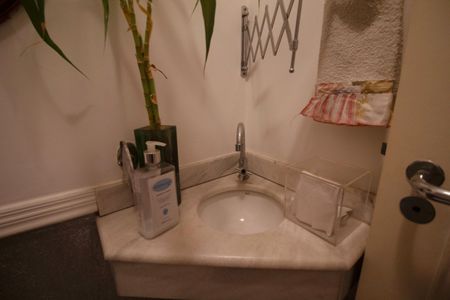 Apartamento à venda com 180m², 3 quartos e 1 vaga Apartamento à venda com 180m², 3 quartos e 1 vagaLavabo