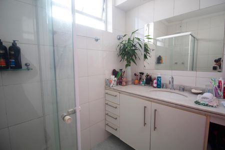 Apartamento à venda com 180m², 3 quartos e 1 vaga Apartamento à venda com 180m², 3 quartos e 1 vagaBanheiro da Suíte