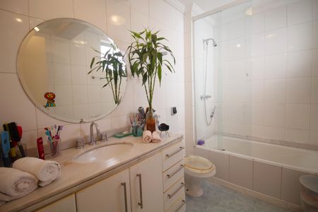 Apartamento à venda com 180m², 3 quartos e 1 vaga Apartamento à venda com 180m², 3 quartos e 1 vagaBanheiro