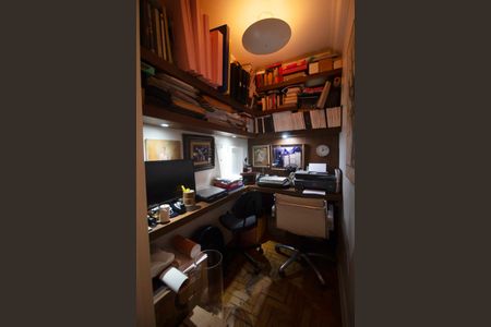 Apartamento à venda com 180m², 3 quartos e 1 vaga Apartamento à venda com 180m², 3 quartos e 1 vagaEscritório