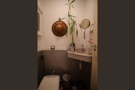 Apartamento à venda com 180m², 3 quartos e 1 vaga Apartamento à venda com 180m², 3 quartos e 1 vagaLavabo