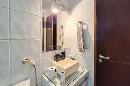 Apartamento à venda com 162m², 3 quartos e 2 vagas Apartamento à venda com 162m², 3 quartos e 2 vagasBanheiro Social 1