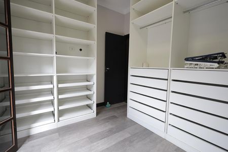 Casa à venda com 258m², 3 quartos e 2 vagasCloset