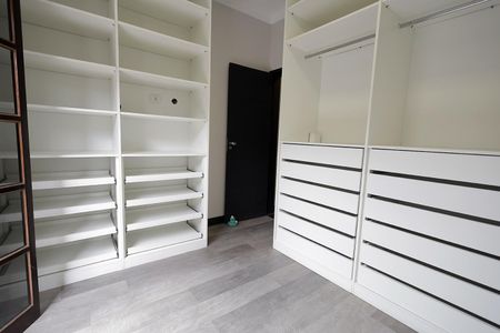 Casa à venda com 258m², 3 quartos e 2 vagasCloset