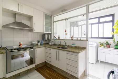 Apartamento à venda com 230m², 3 quartos e 3 vagas Apartamento à venda com 230m², 3 quartos e 3 vagasCozinha