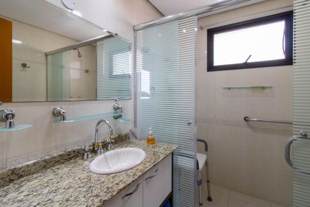Apartamento à venda com 230m², 3 quartos e 3 vagas Apartamento à venda com 230m², 3 quartos e 3 vagasBanheiro da Suíte