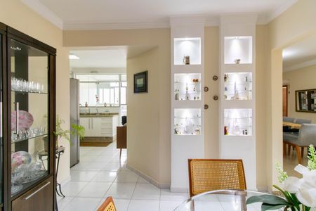 Apartamento à venda com 230m², 3 quartos e 3 vagas Apartamento à venda com 230m², 3 quartos e 3 vagasCopa