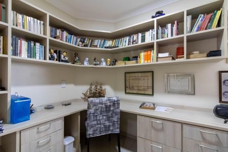 Apartamento à venda com 230m², 3 quartos e 3 vagas Apartamento à venda com 230m², 3 quartos e 3 vagasEscritorio