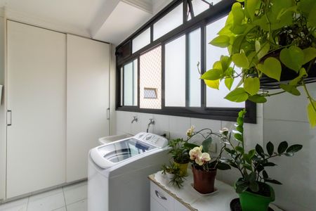 Apartamento à venda com 230m², 3 quartos e 3 vagas Apartamento à venda com 230m², 3 quartos e 3 vagasArea de Serviço