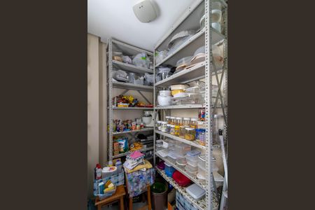 Apartamento à venda com 230m², 3 quartos e 3 vagas Apartamento à venda com 230m², 3 quartos e 3 vagasDespensa