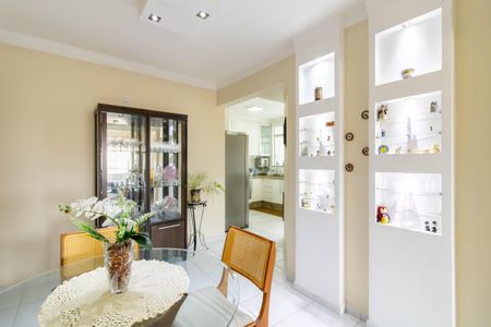 Apartamento à venda com 230m², 3 quartos e 3 vagas Apartamento à venda com 230m², 3 quartos e 3 vagasCopa