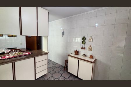 Casa à venda com 246m², 4 quartos e 2 vagas Casa à venda com 246m², 4 quartos e 2 vagasCozinha
