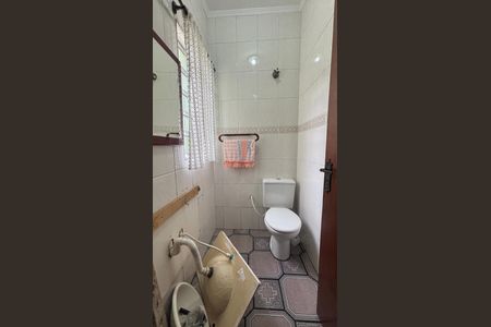 Casa à venda com 246m², 4 quartos e 2 vagas Casa à venda com 246m², 4 quartos e 2 vagasLavabo