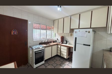 Casa à venda com 246m², 4 quartos e 2 vagas Casa à venda com 246m², 4 quartos e 2 vagasCozinha