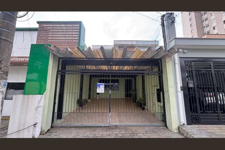 Casa à venda com 246m², 4 quartos e 2 vagas Casa à venda com 246m², 4 quartos e 2 vagasFachada