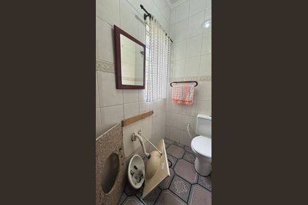 Casa à venda com 246m², 4 quartos e 2 vagas Casa à venda com 246m², 4 quartos e 2 vagasLavabo