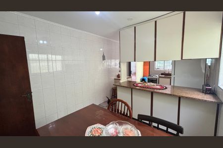Casa à venda com 246m², 4 quartos e 2 vagas Casa à venda com 246m², 4 quartos e 2 vagasCozinha