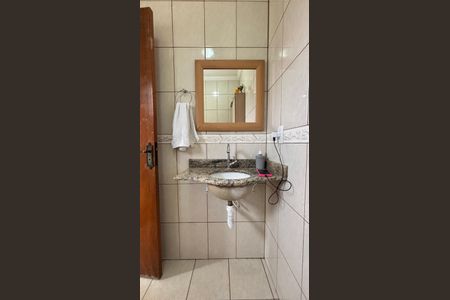 Casa à venda com 246m², 4 quartos e 2 vagas Casa à venda com 246m², 4 quartos e 2 vagasBanheiro da Suíte