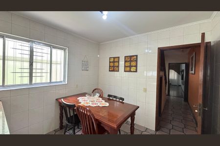 Casa à venda com 246m², 4 quartos e 2 vagas Casa à venda com 246m², 4 quartos e 2 vagasCozinha