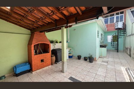 Casa à venda com 246m², 4 quartos e 2 vagas Casa à venda com 246m², 4 quartos e 2 vagasÁrea de Serviço