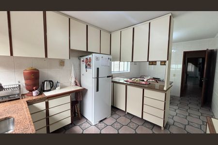 Casa à venda com 246m², 4 quartos e 2 vagas Casa à venda com 246m², 4 quartos e 2 vagasCozinha