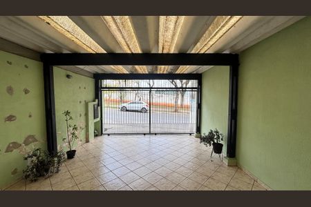 Casa à venda com 246m², 4 quartos e 2 vagas Casa à venda com 246m², 4 quartos e 2 vagasGaragem