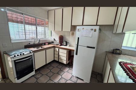 Casa à venda com 246m², 4 quartos e 2 vagas Casa à venda com 246m², 4 quartos e 2 vagasCozinha