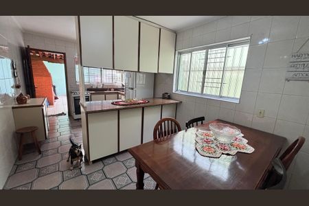 Casa à venda com 246m², 4 quartos e 2 vagas Casa à venda com 246m², 4 quartos e 2 vagasCozinha