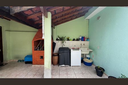 Casa à venda com 246m², 4 quartos e 2 vagas Casa à venda com 246m², 4 quartos e 2 vagasÁrea de Serviço