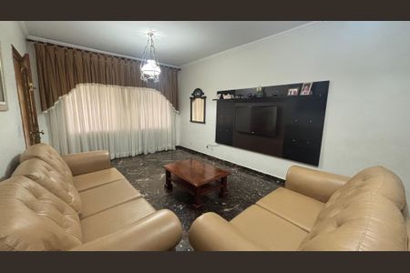 Casa à venda com 246m², 4 quartos e 2 vagas Casa à venda com 246m², 4 quartos e 2 vagasSala