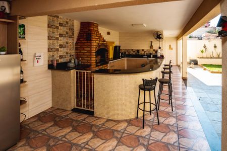 Casa para alugar com 300m², 5 quartos e sem vagaÁrea comum