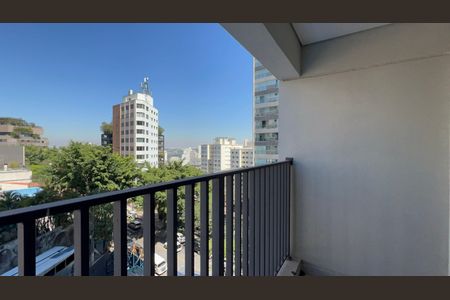 Varanda de kitnet/studio à venda com 1 quarto, 32m² em Sumarezinho, São Paulo