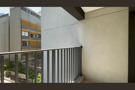 Studio à venda com 32m², 1 quarto e sem vaga Studio à venda com 32m², 1 quarto e sem vagaVaranda