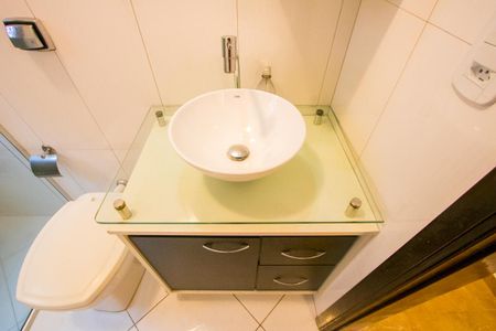 Casa à venda com 158m², 2 quartos e 2 vagas Casa à venda com 158m², 2 quartos e 2 vagasBanheiro social