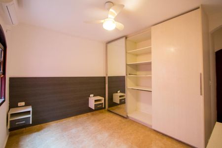 Casa à venda com 158m², 2 quartos e 2 vagas Casa à venda com 158m², 2 quartos e 2 vagasQuarto 1 - Suíte
