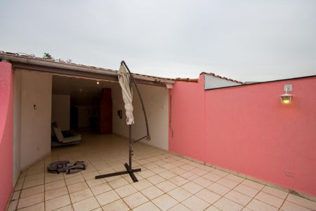 Casa à venda com 158m², 2 quartos e 2 vagas Casa à venda com 158m², 2 quartos e 2 vagasTerraço