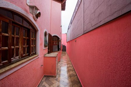 Casa à venda com 158m², 2 quartos e 2 vagas Casa à venda com 158m², 2 quartos e 2 vagasCorredor externo