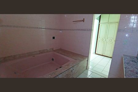 Casa de condomínio à venda com 200m², 3 quartos e 3 vagas