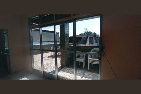 Casa de condomínio à venda com 200m², 3 quartos e 3 vagas