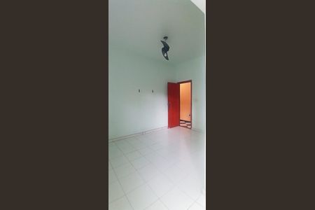 Sala de casa de condomínio à venda com 3 quartos, 200m² em Manguinhos, Rio de Janeiro