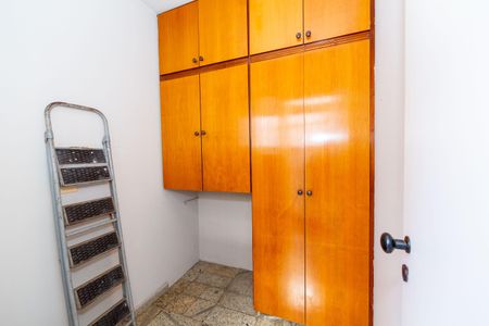 Apartamento à venda com 194m², 3 quartos e 2 vagas Apartamento à venda com 194m², 3 quartos e 2 vagasQuarto de Serviço