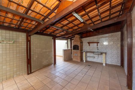 Apartamento à venda com 194m², 3 quartos e 2 vagas Apartamento à venda com 194m², 3 quartos e 2 vagasÁrea comum - Churrasqueira