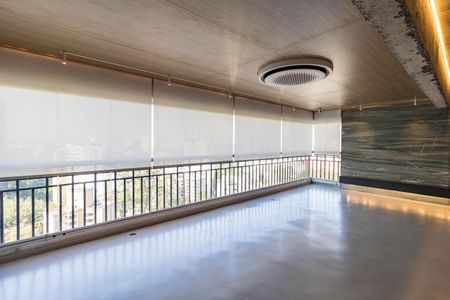 Apartamento à venda com 141m², 2 quartos e 4 vagasVaranda