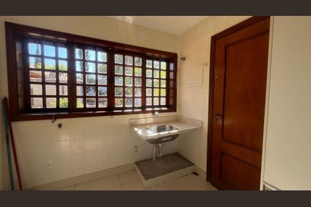 Casa de condomínio à venda com 800m², 5 quartos e 4 vagas Casa de condomínio à venda com 800m², 5 quartos e 4 vagasÁrea de Serviço