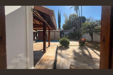 Casa de condomínio à venda com 800m², 5 quartos e 4 vagas Casa de condomínio à venda com 800m², 5 quartos e 4 vagasCozinha vista