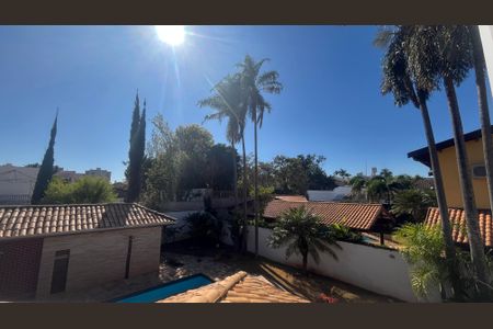 Casa de condomínio à venda com 800m², 5 quartos e 4 vagas Casa de condomínio à venda com 800m², 5 quartos e 4 vagasSuíte 1 vista