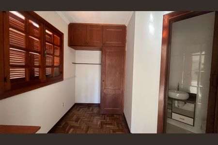 Casa de condomínio à venda com 800m², 5 quartos e 4 vagas Casa de condomínio à venda com 800m², 5 quartos e 4 vagasQuarto de Serviço