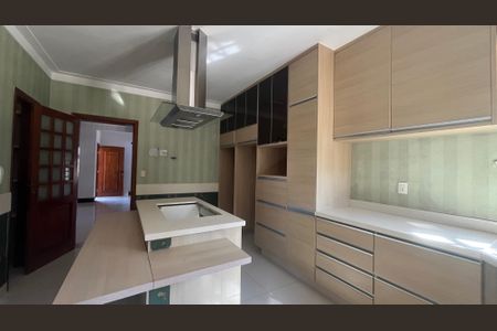 Casa de condomínio à venda com 800m², 5 quartos e 4 vagas Casa de condomínio à venda com 800m², 5 quartos e 4 vagasCozinha